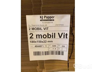 Liten kartong i vit "2 mobil vit" från KJ Papper, Ca 5200 kartonger per pall